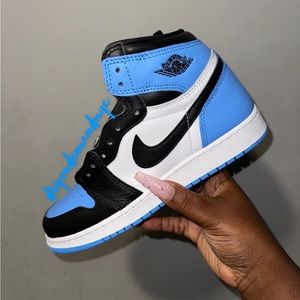 Air Jordan 1s Retro High OG- University Blue
